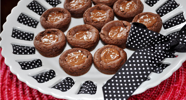 salted-caramel-cookies-platter salted-caramel-cookies-platter