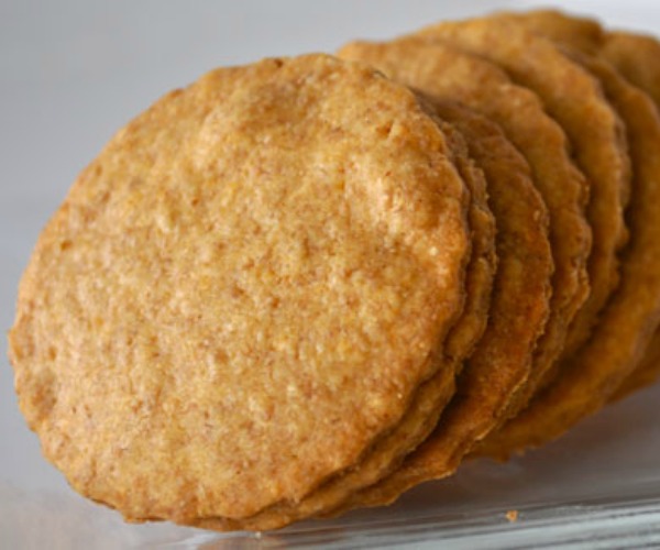 cheddar-crackers-homemade