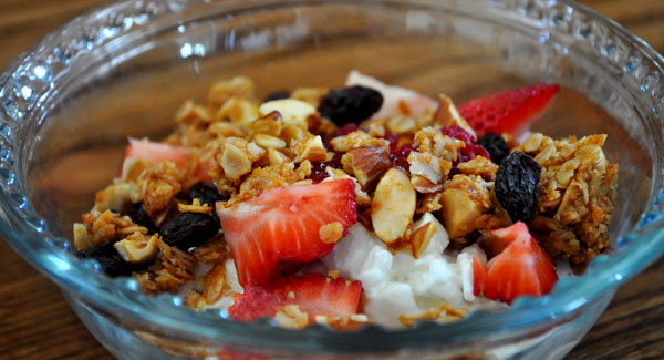 granola-yogurt-cottage-cheese-strawberries granola-yogurt-cottage-cheese-strawberries