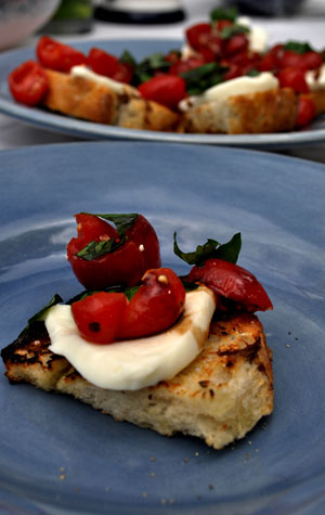 grilled-caprese-bruschetta grilled-caprese-bruschetta