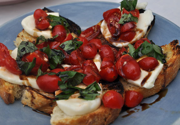 grilled-tomato-fresh-mozzarella-bruschetta grilled-tomato-fresh-mozzarella-bruschetta
