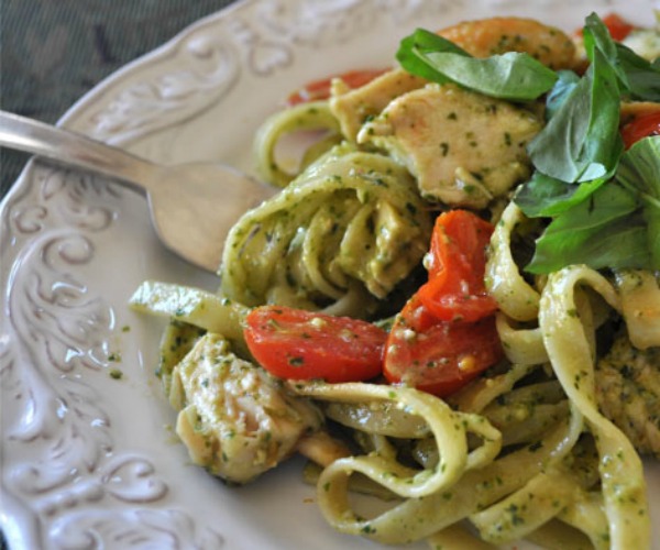 pesto-pasta-with-chicken-and-cherry-tomatoes
