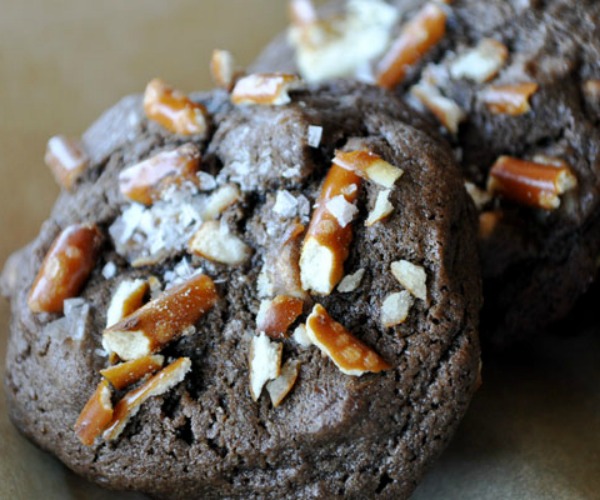 Triple-chocoloate-cookies-with-sea-salt-and-pretzels