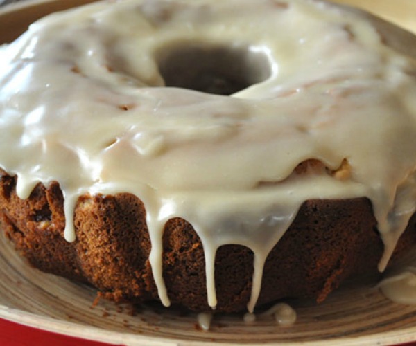 apple-spice-bundt-cake-with-browned-butter-glaze-1