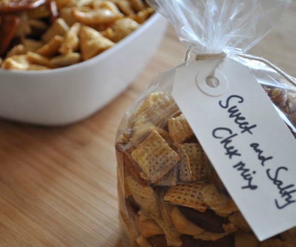 homemade-chex-mix-for-holiday-gifts