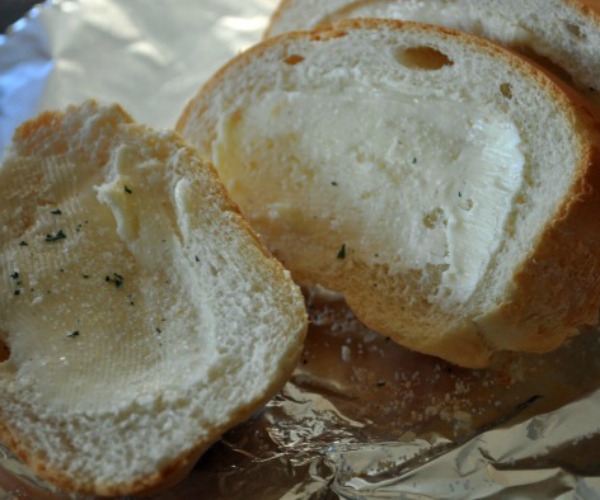 buttery-baked-garlic-bread-mountain-mama-cooks