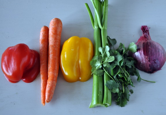 eating-the-rainbow-salad-recipe-mountain-mama-cooks-2 eating-the-rainbow-salad-recipe-mountain-mama-cooks-2