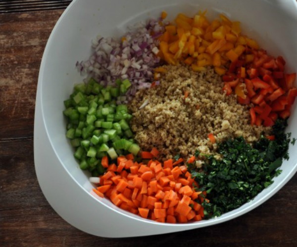 kitchen-sink-quinoa-salad-mountain-mama-cooks-1