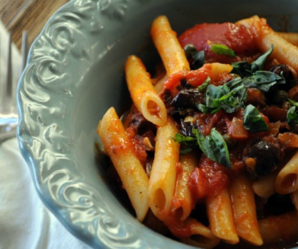 pasta-puttanesca-recipe-quick-and-easy-mountain-mama-cooks