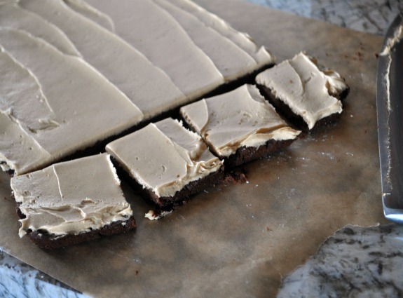 chocolate-brownie-bar-peanut-butter-icing-recipe-mountainmamacooks chocolate-brownie-bar-peanut-butter-icing-recipe-mountainmamacooks