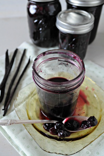 Canning blueberries in simple syrup, www.mountainmamacooks.com Canning blueberries in simple syrup, www.mountainmamacooks.com
