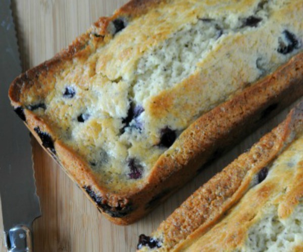 Poppy-Seed-Quick-Bread-with-Fresh-Bluberries-Mountain-Mama-Cooks