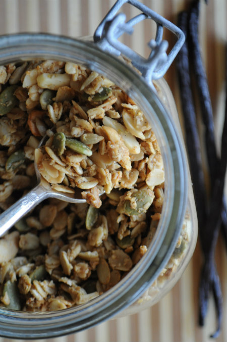 Vanilla Granola with Nuts and Seeds, www.mountainmamacooks.com Vanilla Granola with Nuts and Seeds, www.mountainmamacooks.com