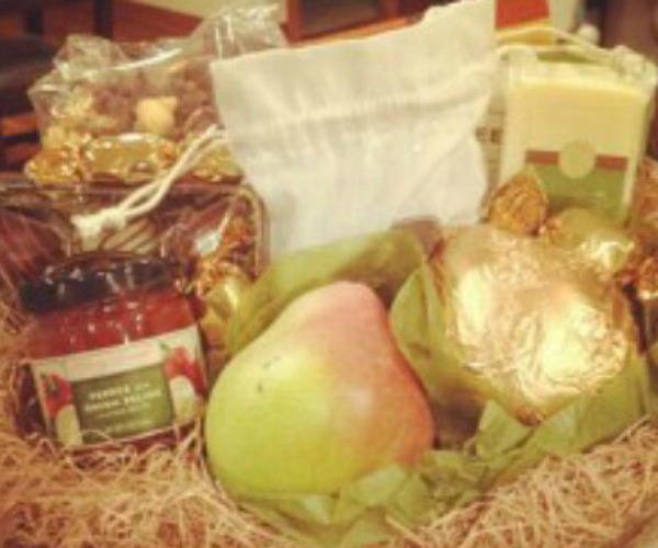 Crater-Lake-Gift-Basket-from-Harry-David-www.mountainmamacooks.com_