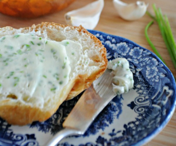 Garlic-Chive-Butter-www.mountainmamacooks.com_
