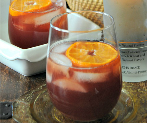 Mulled-Cranberry-Juice-with-Vodka-and-Citrus-www.mountainmamacooks.com_