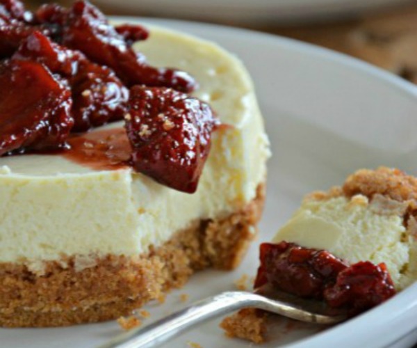 Individual-Cheesecake-with-Strawberries-Mountain-Mama-Cooks1