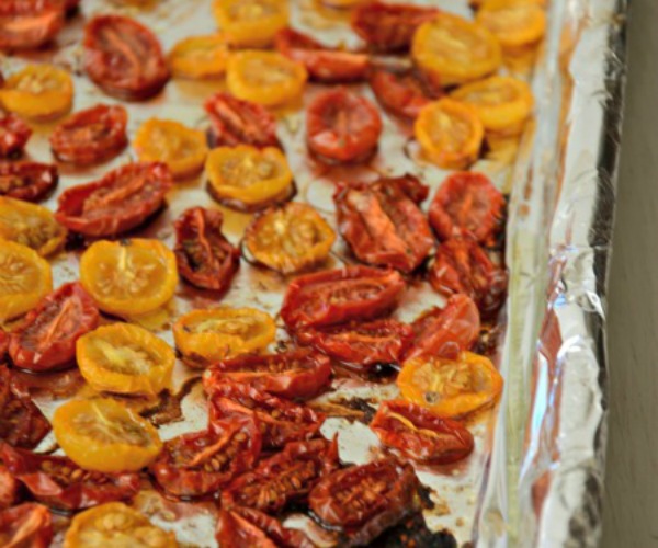 Roasted-red-and-yellow-cherry-tomatoes-www.mountainmamacooks.com_
