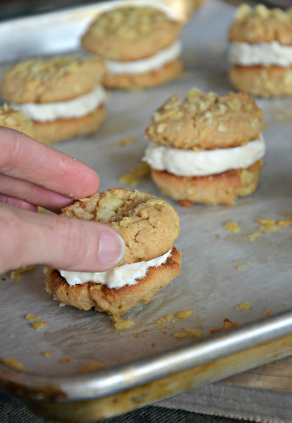 peanutbutterandhoneypotatochipsandwichcookieswithhoneybuttercream5 Mountain Mama Cooks